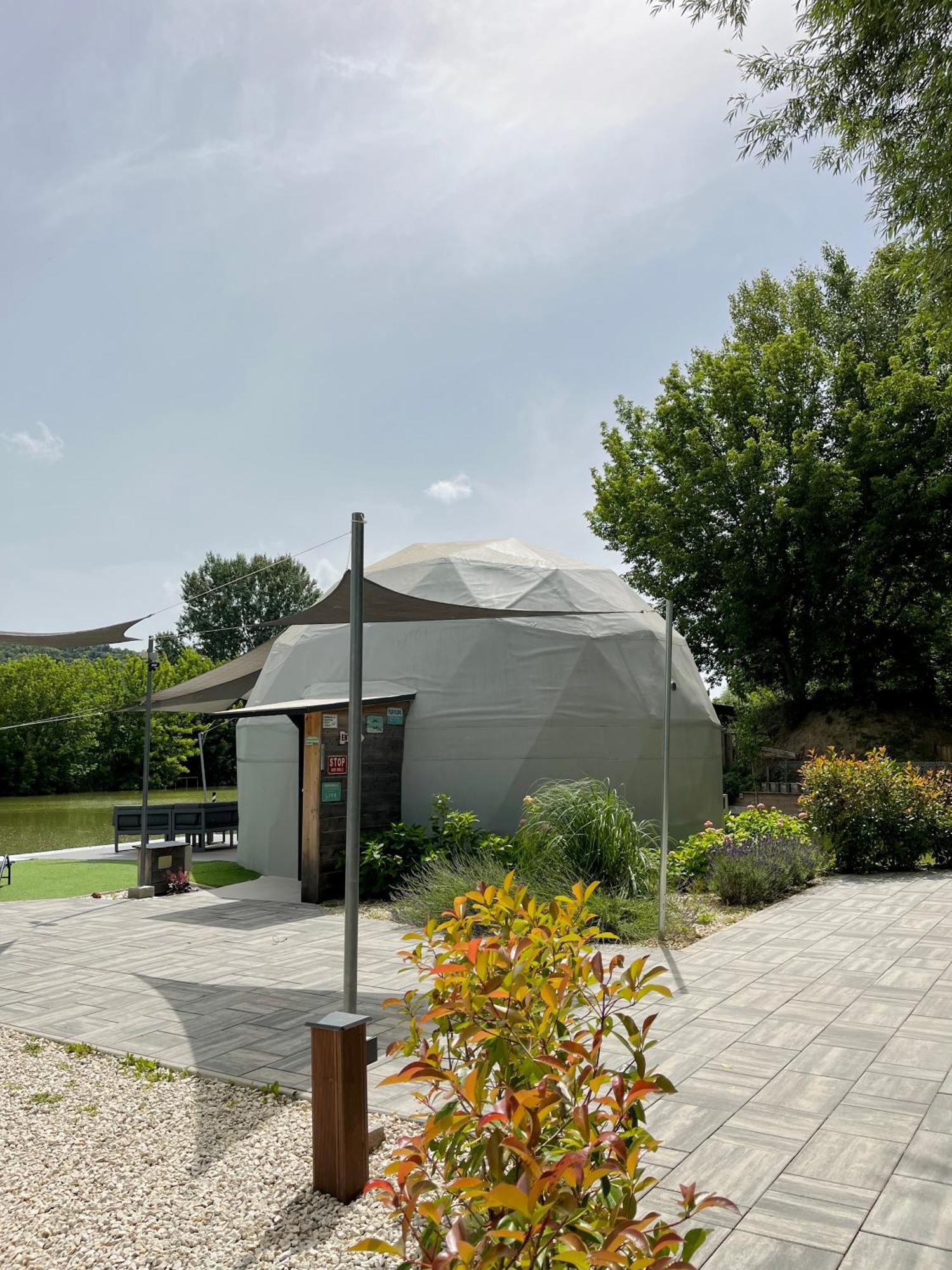 Domeglamping At Fishinglake Sagvar Exterior photo