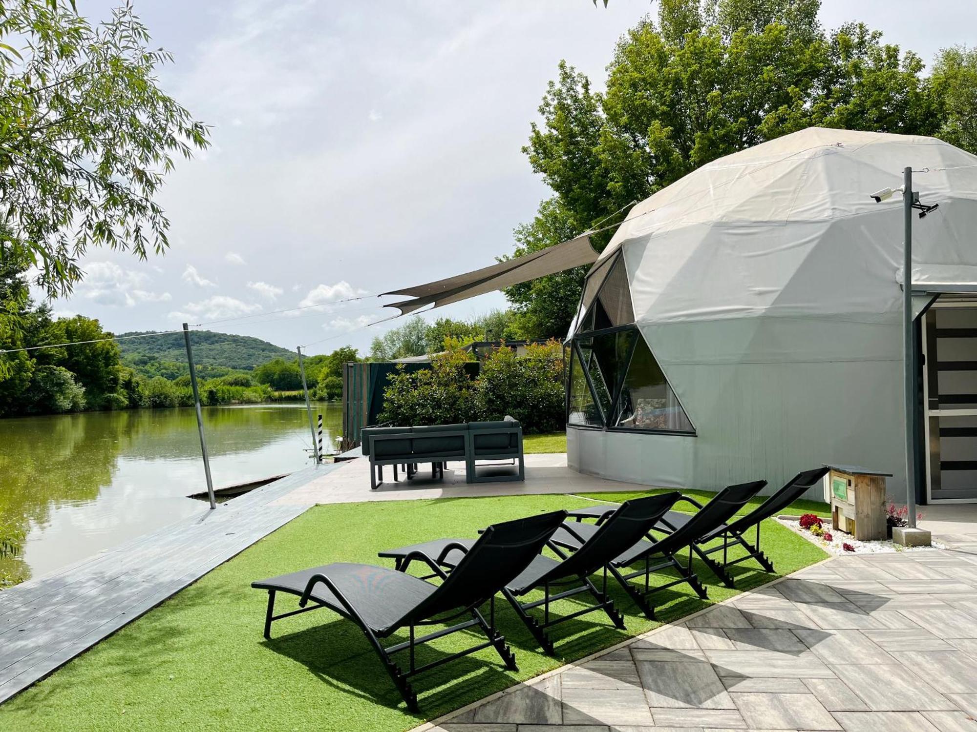 Domeglamping At Fishinglake Sagvar Exterior photo