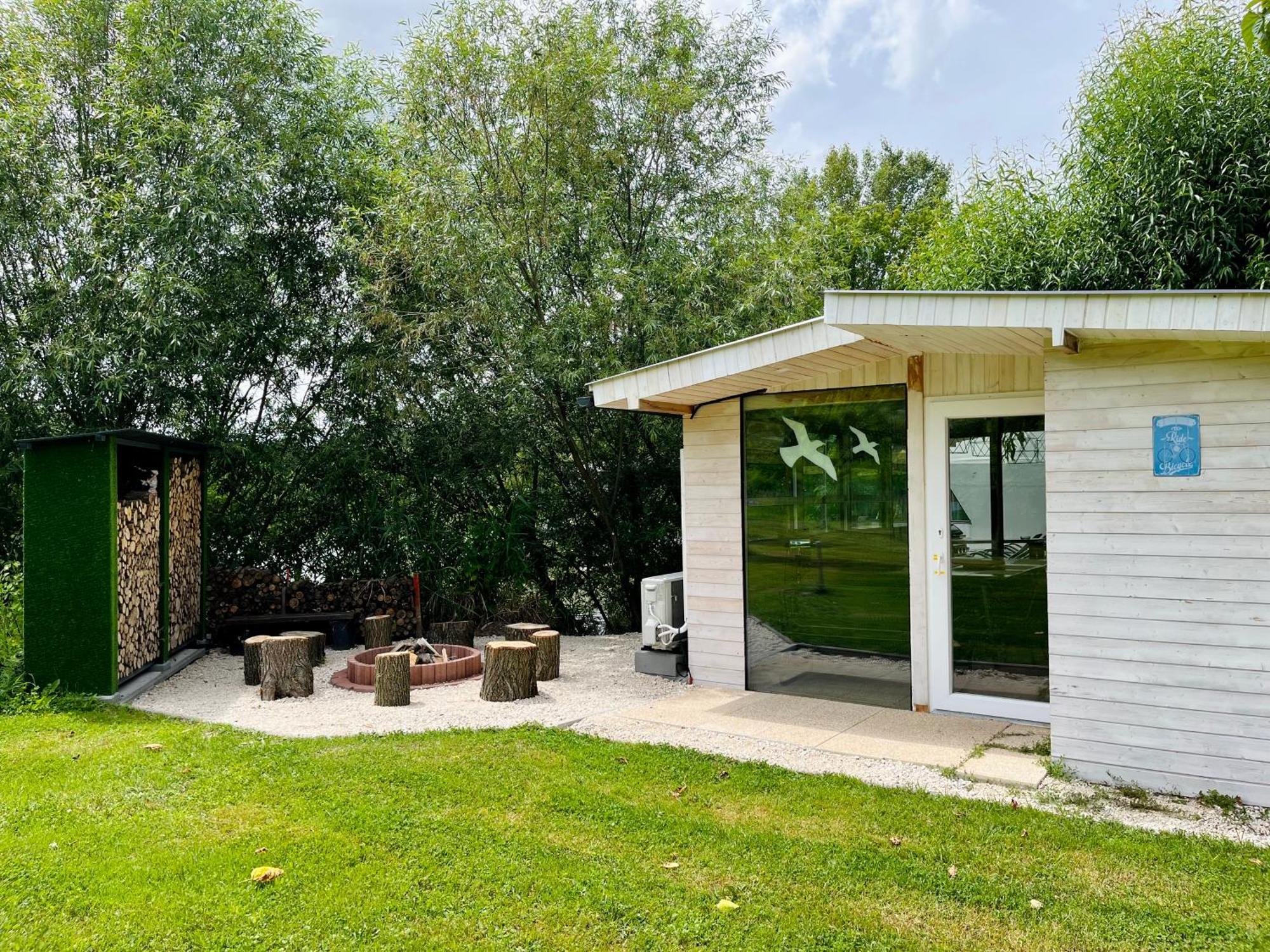 Domeglamping At Fishinglake Sagvar Exterior photo